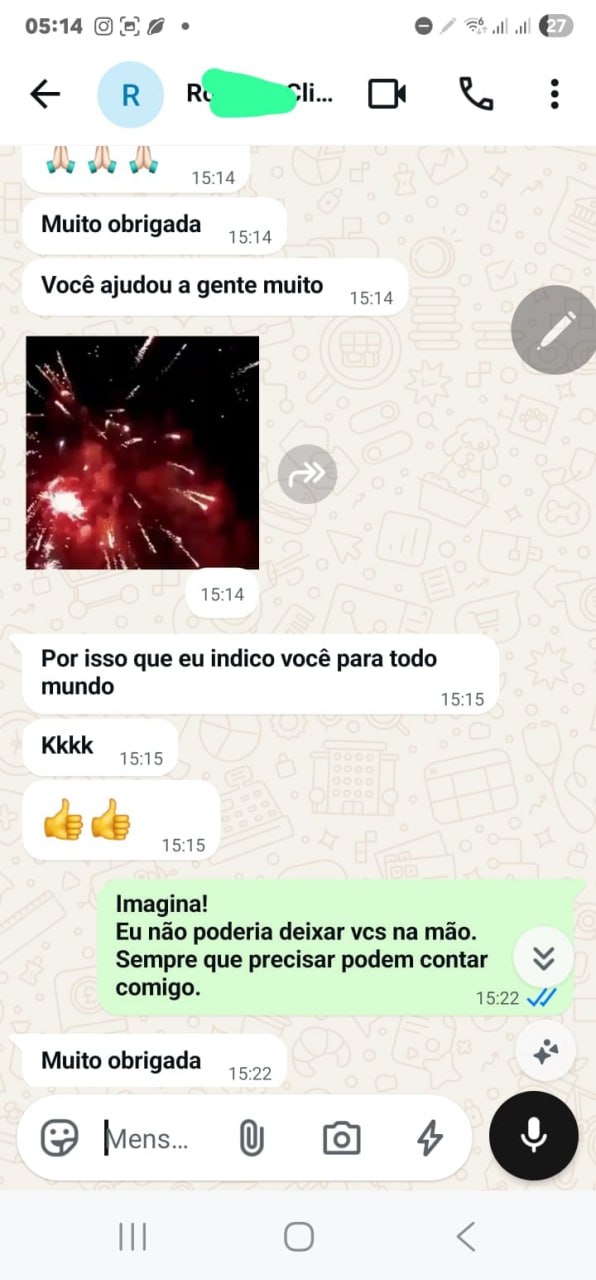 Print de conversa no WhatsApp: cliente agradece a ajuda, comemora com fogos e diz que indica o atendimento para todo mundo